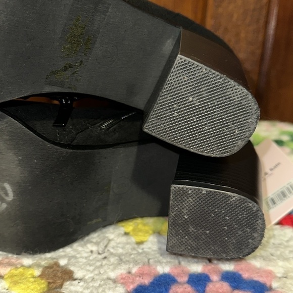 NWT Olivia & Kate Boots Size 9 - Picture 10 of 10